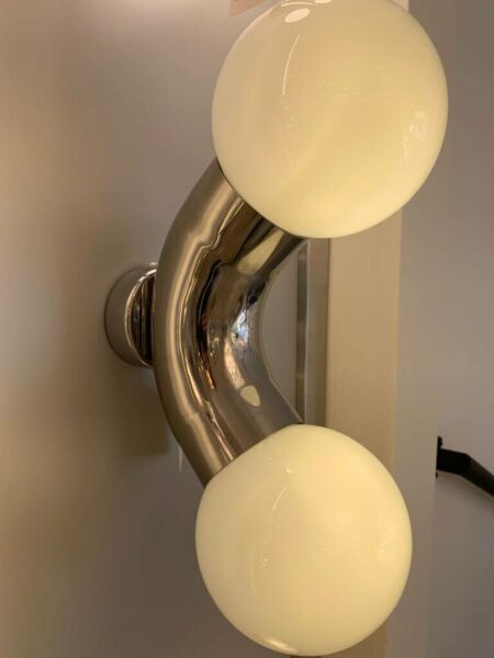 إضاءة جدارية فاليو - فضي وأبيض