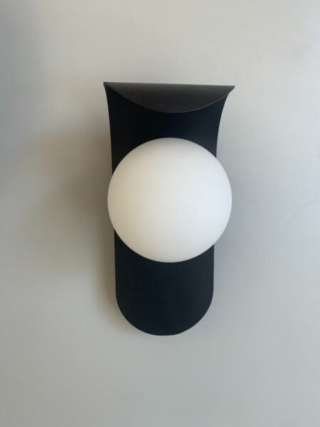 اضاءة جدارية بول فولديد أسود