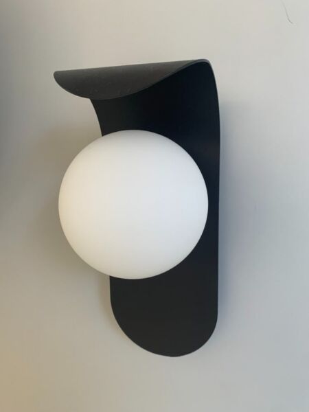 اضاءة جدارية بول فولديد أسود