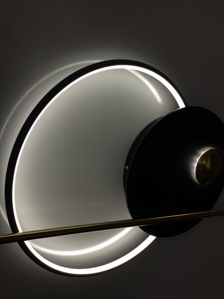 اضاءة جدارية ميد سنشريل