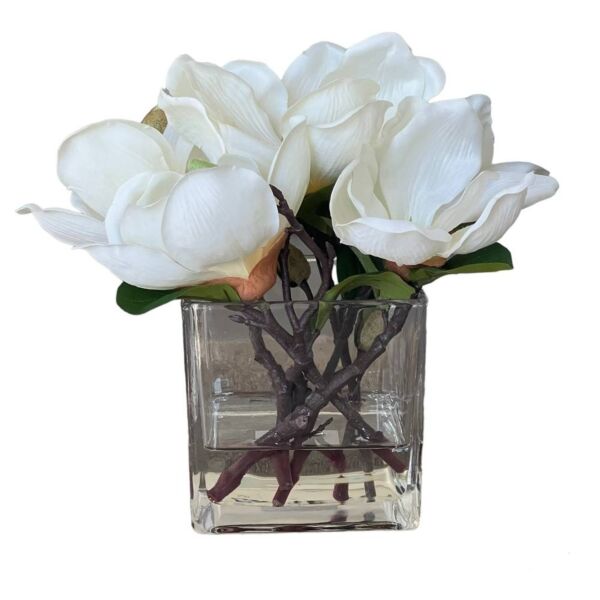 زهر صناعي ماجنوليا في فازة زجاجية