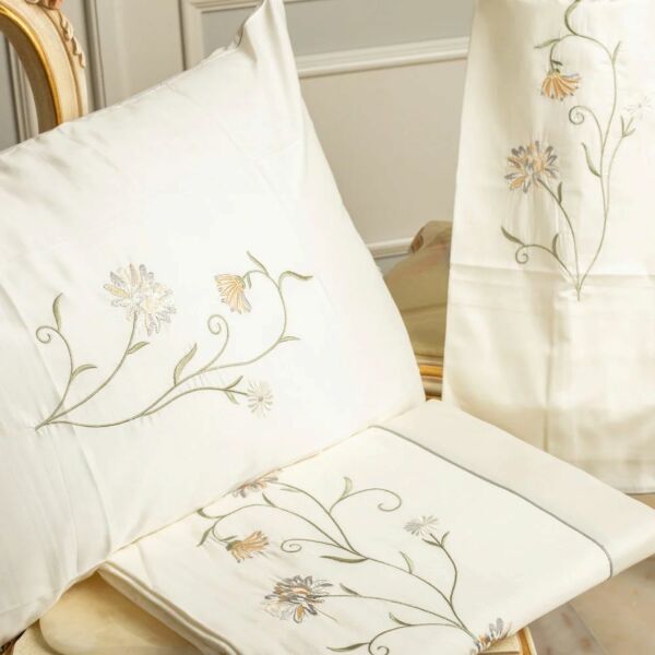 طقم غطاء سرير 600 غرزة 6 قطع ستايل فلاور - كريمي