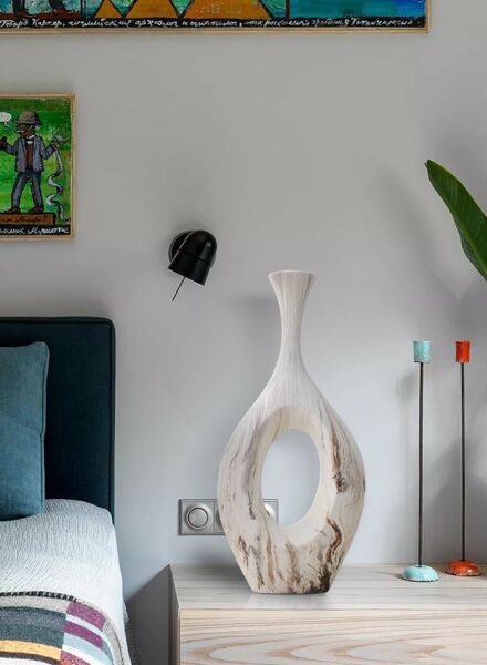 مزهرية سيراميك بتصميم خشبي مصقول