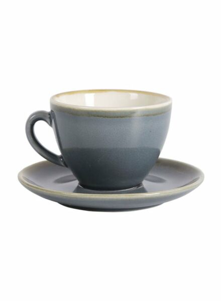 فنجان قهوة تركية مع الطبق