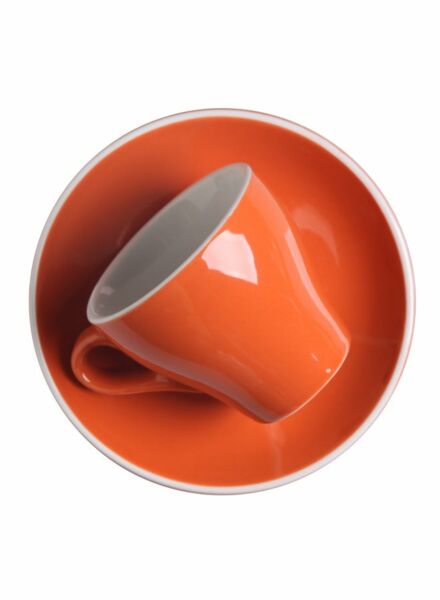 فنجان قهوة وصحن نارينج - برتقالي