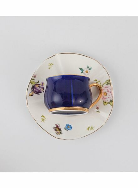 كوب مع الصحن بتصميم أوراق شجر