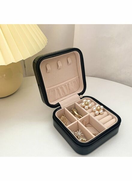 صندوق تنظيم المجوهرات محمول