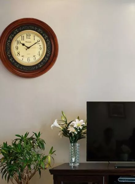 ساعة حائط كلاسيكية - بني