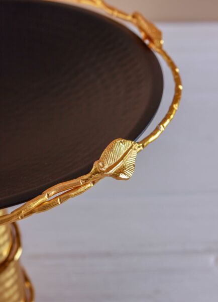 حامل تقديم سترايكنغ - أسود وذهبي كبير