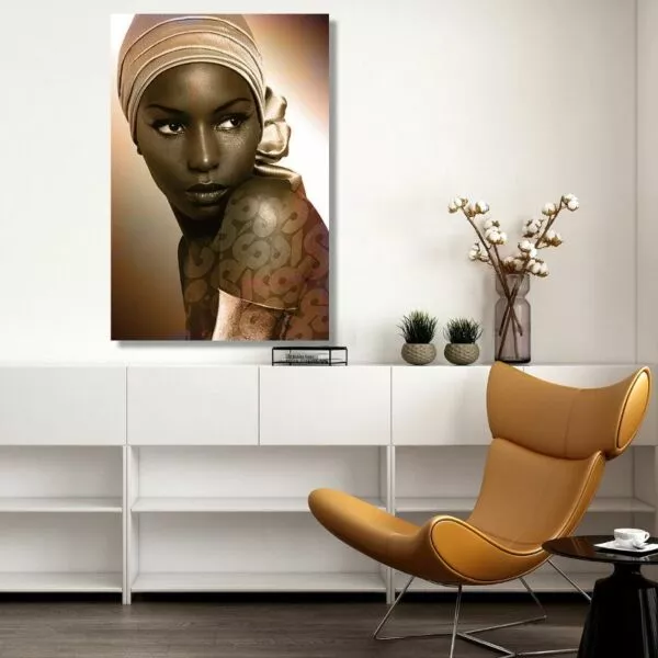 لوحة ديكور قماشية بتصميم فتاة انترا