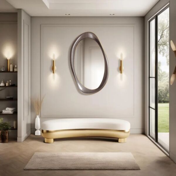 مرأة بإطار خشبي الغان