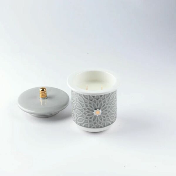 شمعة عطرية حجم كبير من أصالة - رمادي و ذهبي