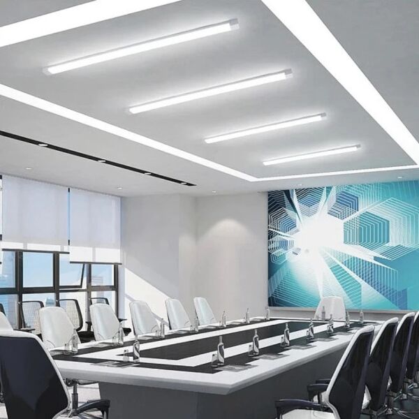 كشاف مستطيل غطاء شفاف لون الانارة ابيض 96 واط