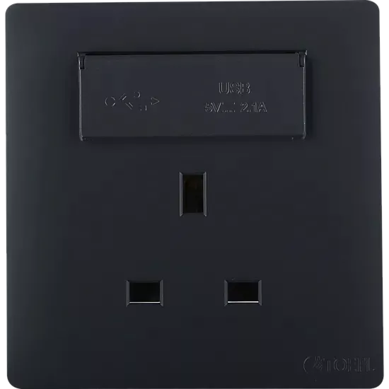 فيش ثلاثي مع منفذ USB ابوغطاء بيانو توفل - اسود