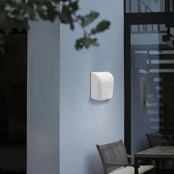 غطاء فيش بارز مربع لون ابيض ساده