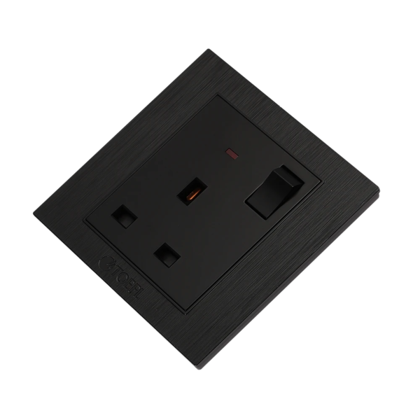 فيش ثلاثي مع مفتاح - أسود