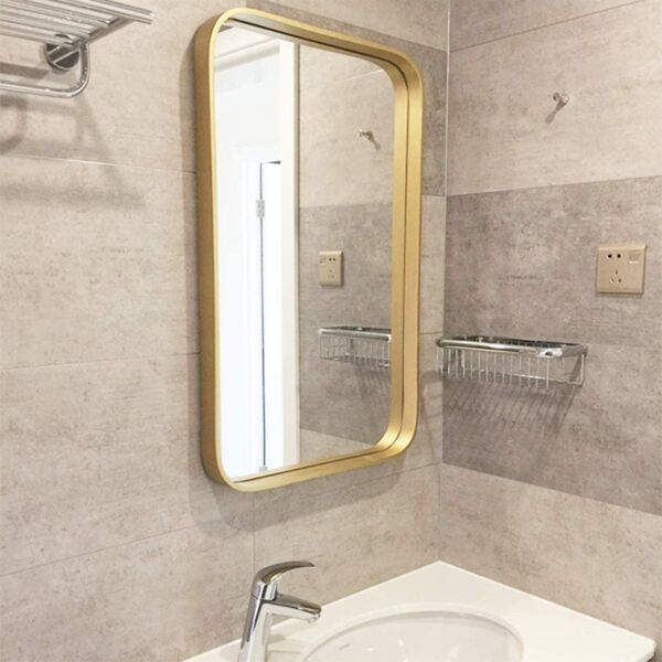 مرآة جدارية مستطيلة بإطار ذهبي 