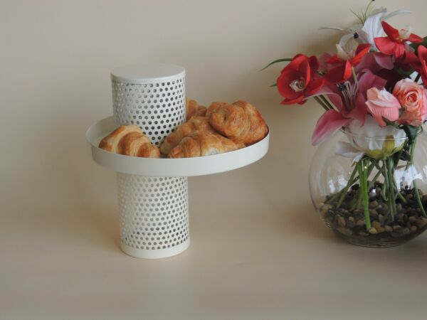 وعاد تقديم بقاعدة  اليجانس تاور - ابيض