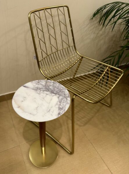 طاولة جانبية فلورنسا - وجهية رخام قطر 25 سم وعمود خشب 