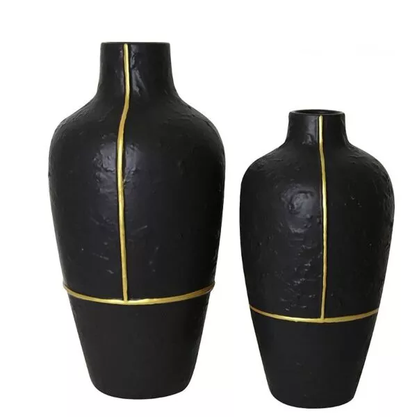 فازة سيراميك سوداء بخيط ذهبي