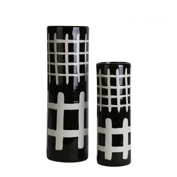 فازة دائرية باللون الأسود