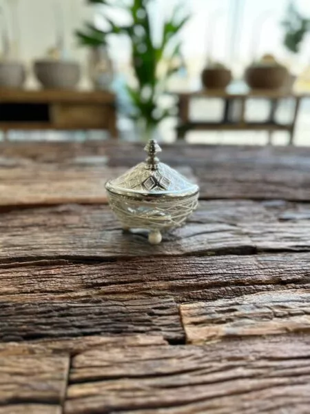 زبدية نيست تمارا بغطاء صغير -أبيض