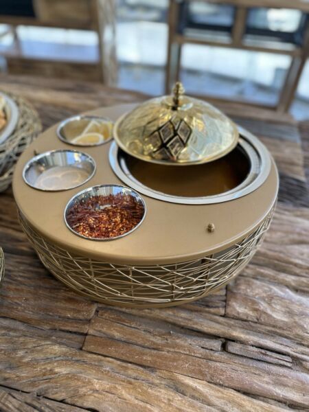 حافظة طعام و 3 زبديات نيست نمستك -ذهبي