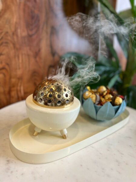 طقم تقديم مع مبخرة رتان - أبيض, كبير