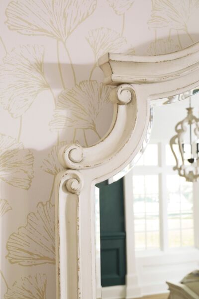 طاولة تزيين مع مرآة ريالين