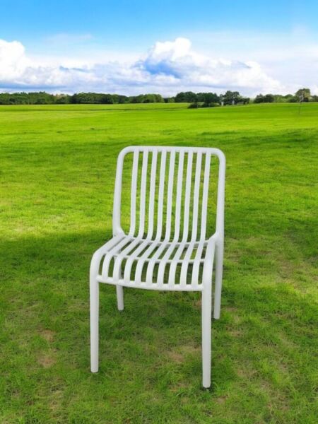 كرسي مفرد خارجي لون ابيض