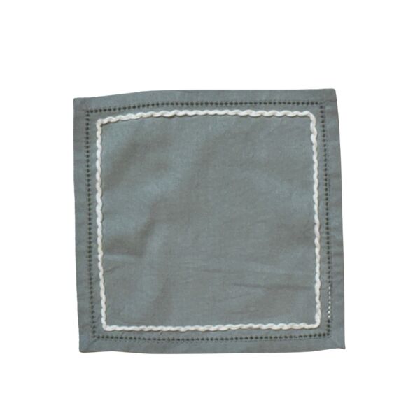 منديل طاولة مطرز رينو - اخضر ومتعدد الالوان