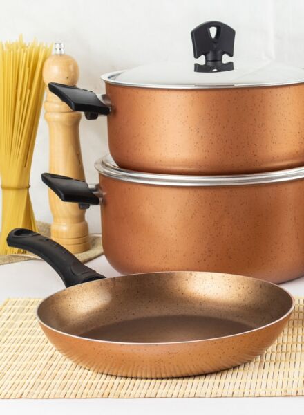 طقم أواني طهي ألمنيوم وفولاذ مقاوم للصدأ 10 قطع - بني