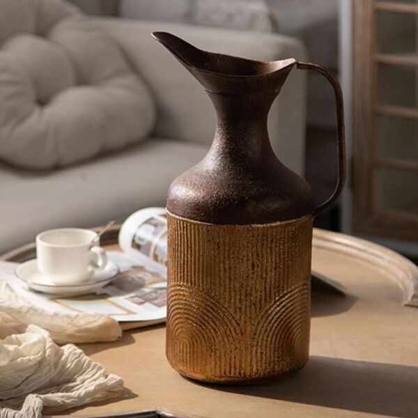 فازة حديد شكل ابريق