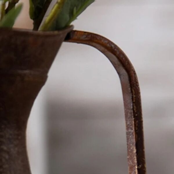 فازة حديد شكل ابريق