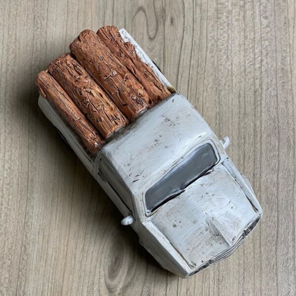 تحفة ديكور من السيراميك - شاحنة