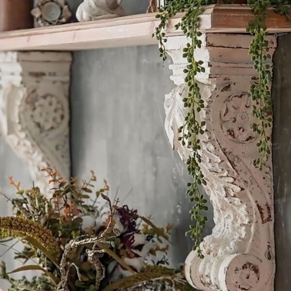 رف جداري على الطراز الروماني بوشكا