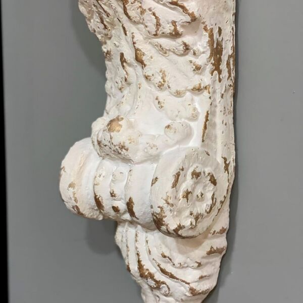 رف جداري على الطراز الروماني بوشكا