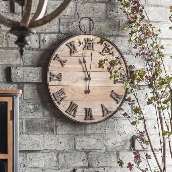 ساعة حائط فيرتكل