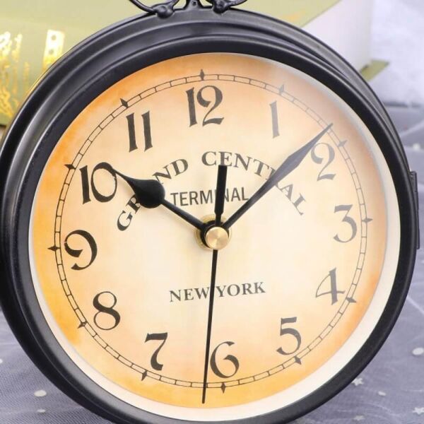 ساعة جدارية زاوية البرت