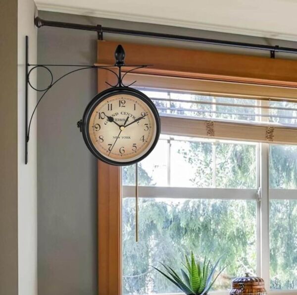 ساعة جدارية زاوية البرت