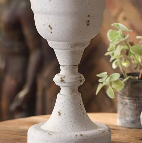 فازة حديد شكل كأس ليرا