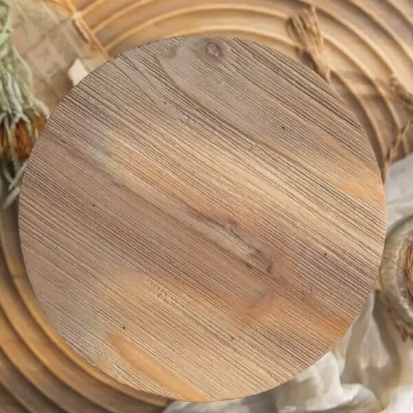 طبق تقديم مسطح بقاعدة مرتفعة