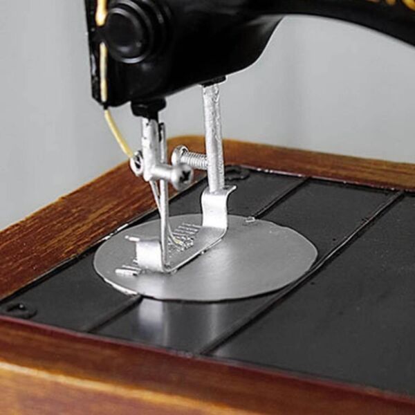 تحفة ماكينة خياطة حديد انتيكا 16 سم