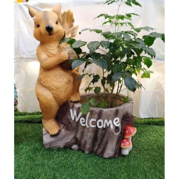 مجسم سنجاب كبير