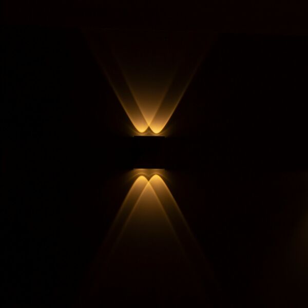 إضاءة جدارية سور مثلثين 4 لمبات اطار ابيض