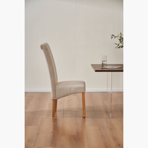 كرسي طعام من أنجيليك يون