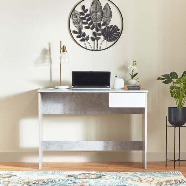 مكتب دراسة كبير مع درج من ألفورد باتارا