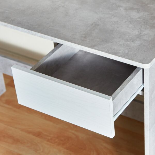 مكتب دراسة كبير مع درج من ألفورد باتارا