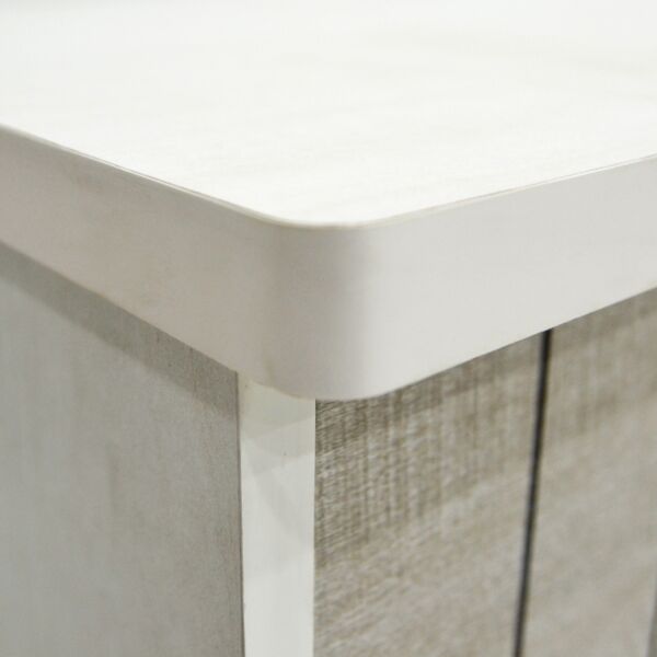 كومودينو صغير بدرج واحد من ليفربول