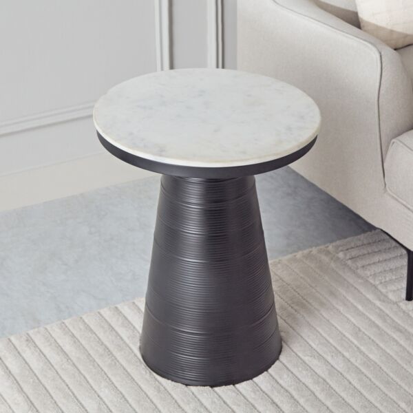 طاولة جانبية مضلع بيانكا من إدوين